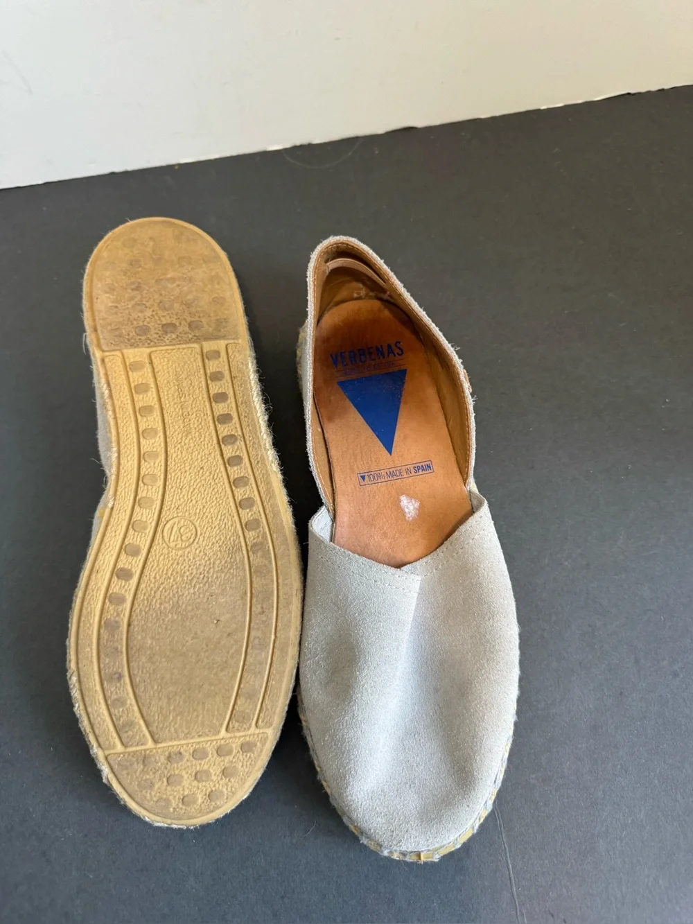 Verbenas Suede Espadrille Flats in Light Gray. Size EU 37